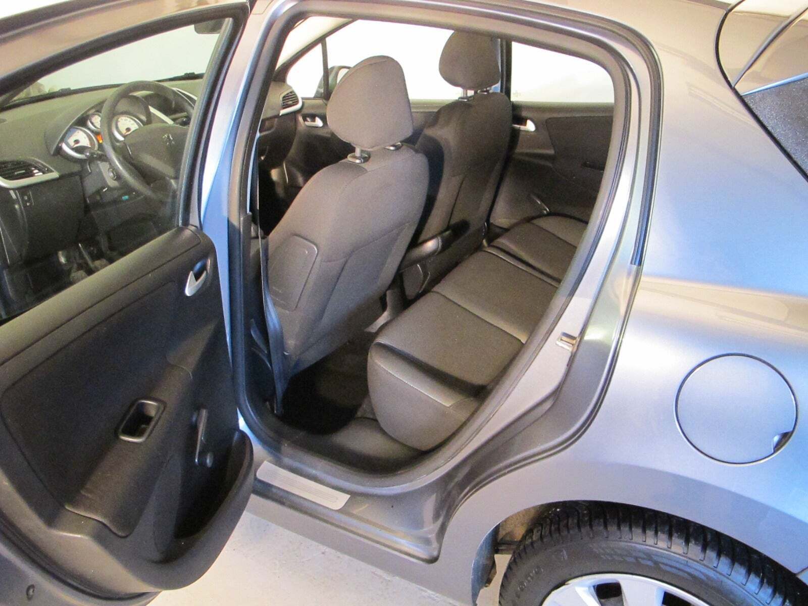 Grøn Peugeot 207 fra 2011