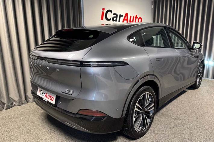 Grå Xpeng G6 fra 2024