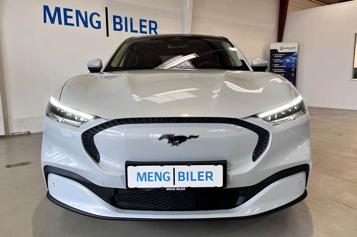 Hvid Ford Mustang Mach-E fra 2022