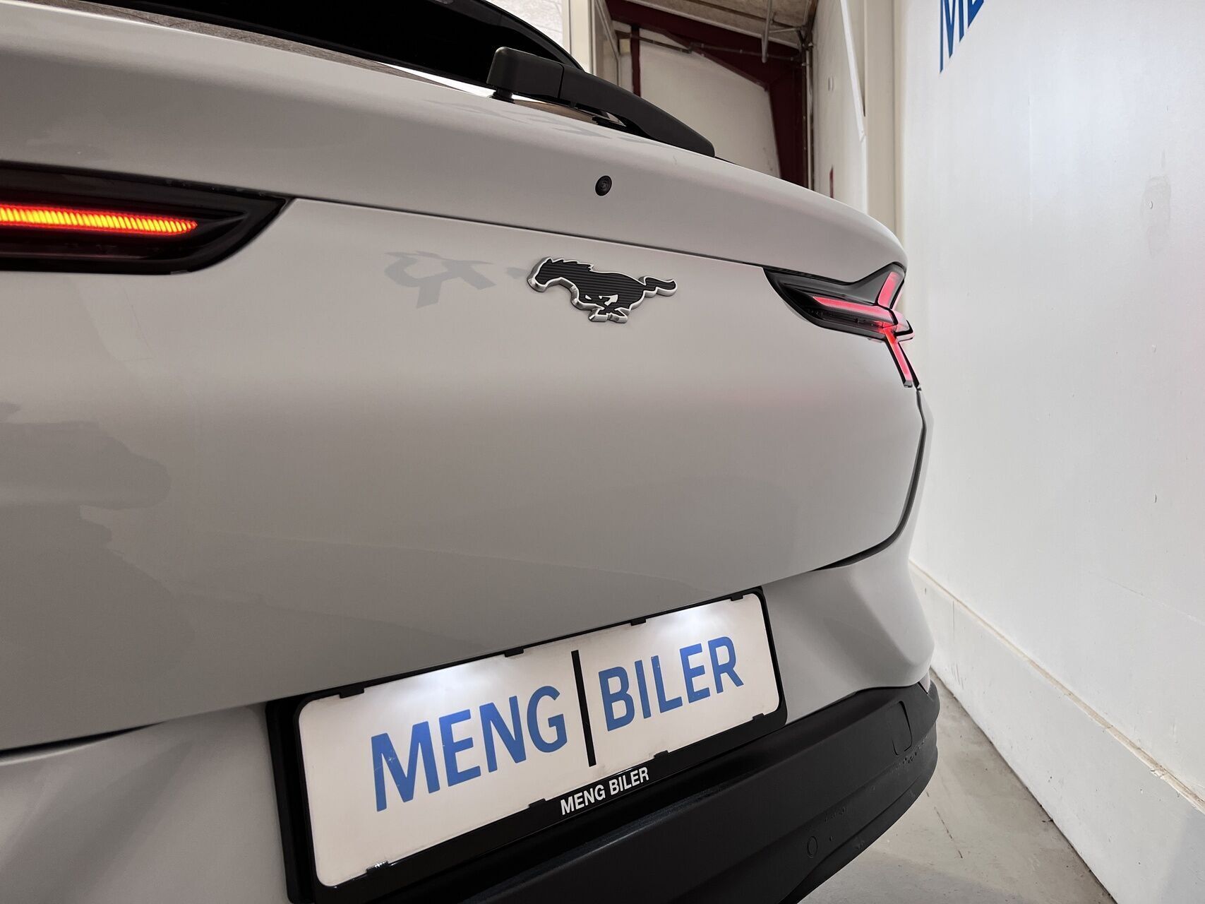 Hvid Ford Mustang Mach-E fra 2022