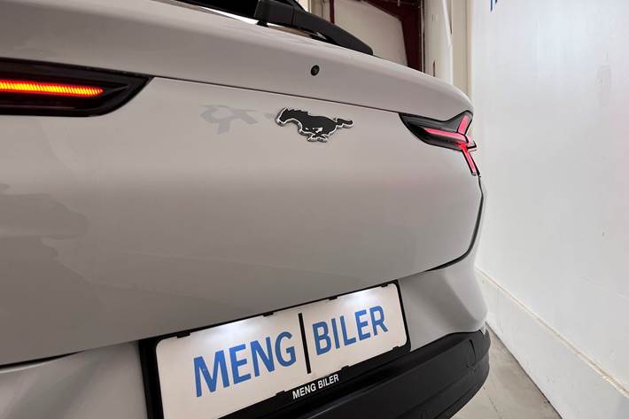 Hvid Ford Mustang Mach-E fra 2022