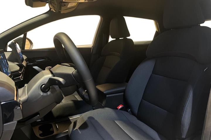 Sølv MG MG4 Electric fra 2024 set indefra