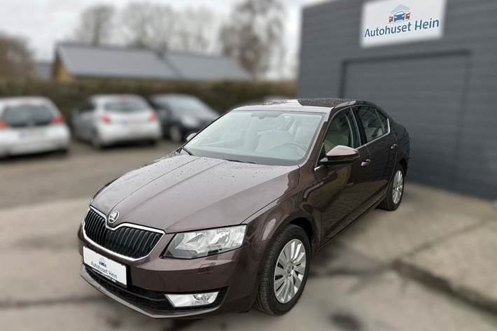 Brun Skoda Octavia fra 2014