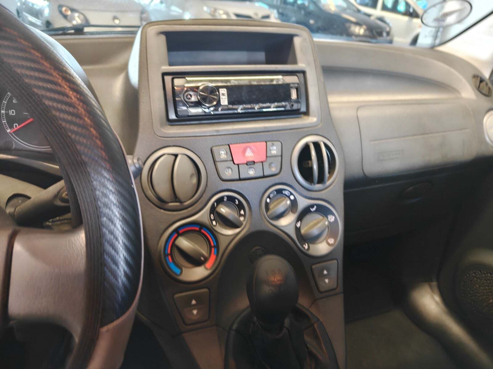 Gul Fiat Panda fra 2008