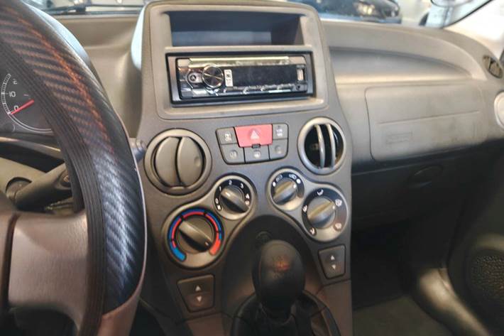 Gul Fiat Panda fra 2008