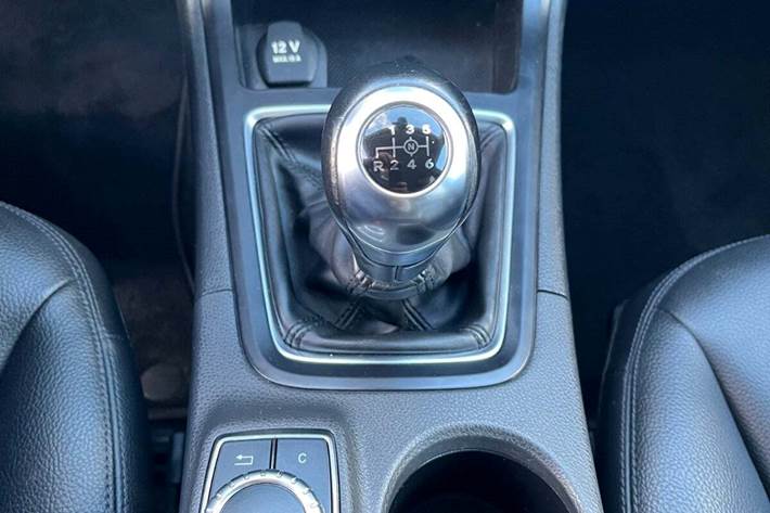 Sort Mercedes B200 fra 2013