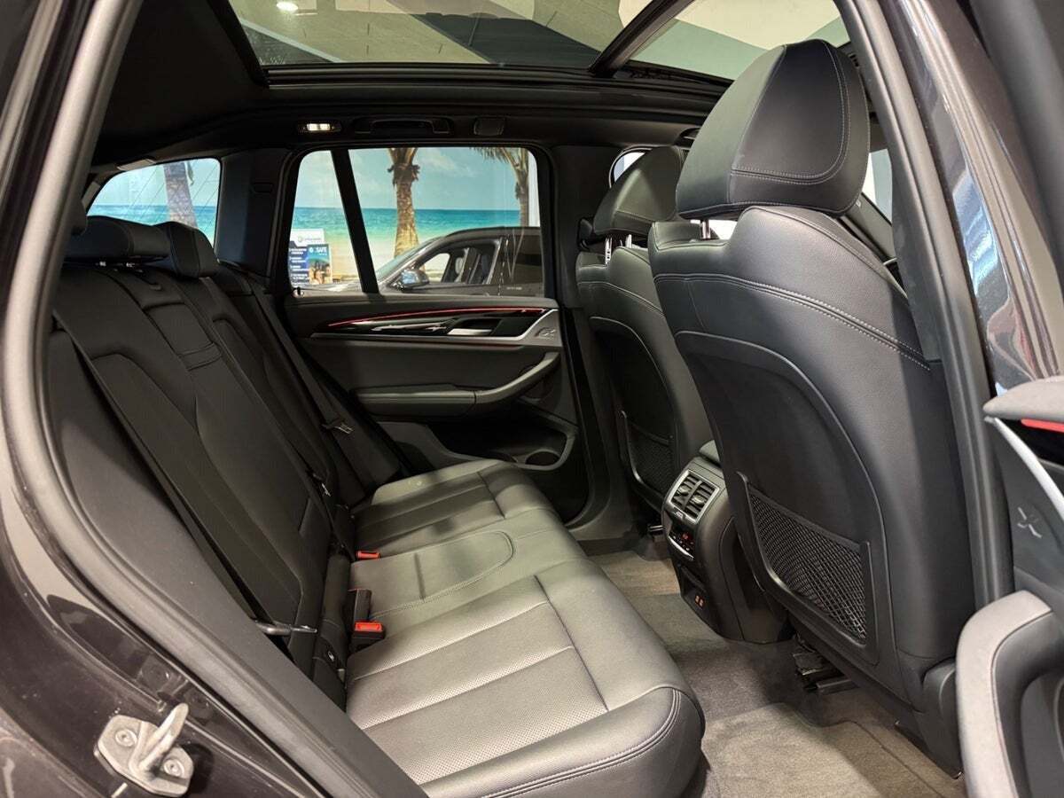 Grå BMW iX3 fra 2022