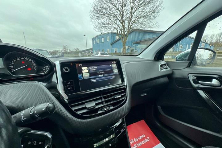 undefined Peugeot 208 fra 2017