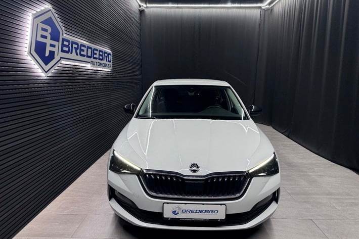 Hvid Skoda Scala fra 2020