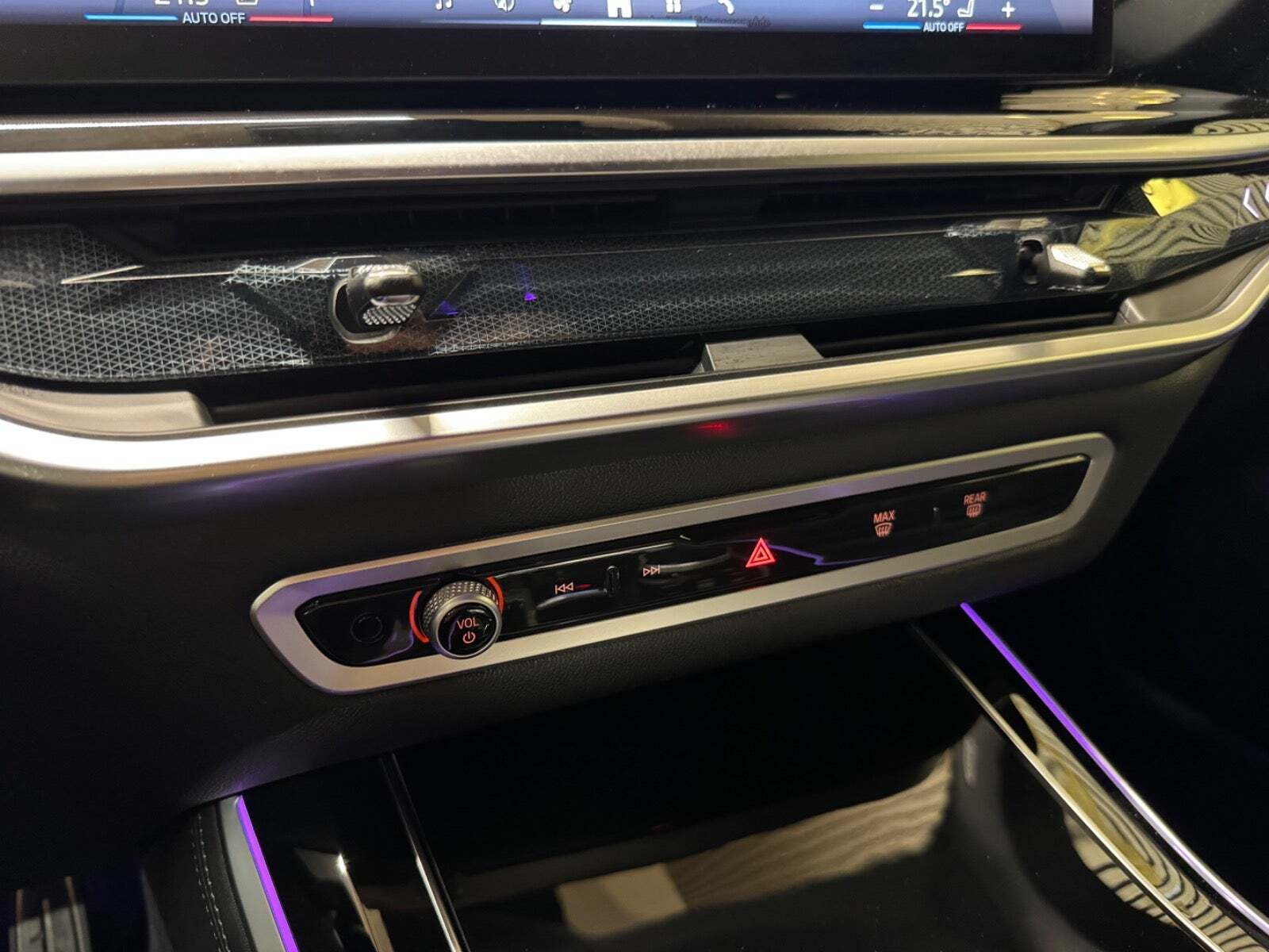 Sort BMW X5 fra 2025 set indefra