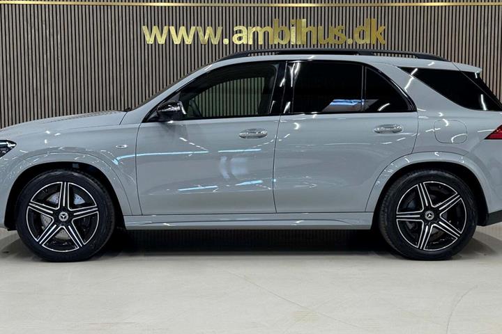Grå Mercedes GLE350 de fra 2025