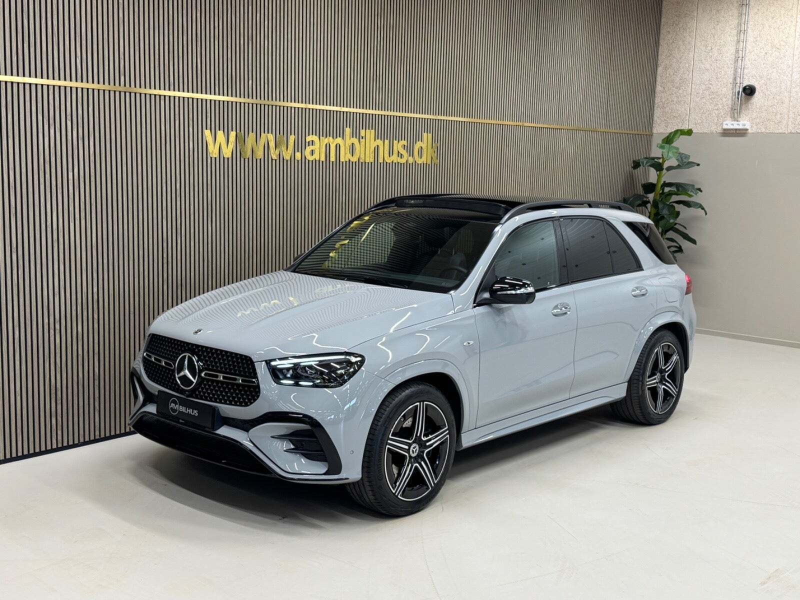 Grå Mercedes GLE350 de fra 2025