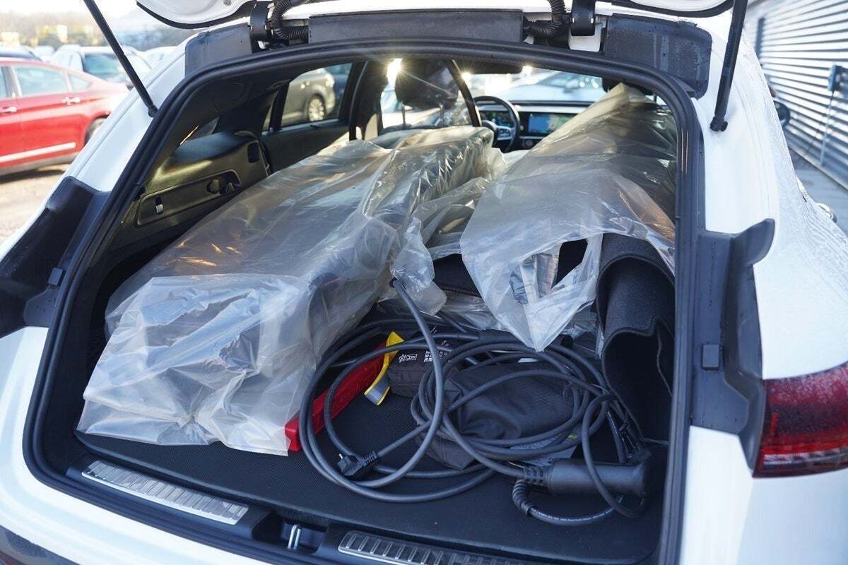 Hvid Mercedes EQC400 fra 2021