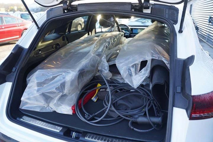 Hvid Mercedes EQC400 fra 2021