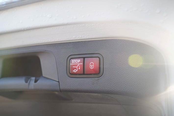 Hvid Mercedes EQC400 fra 2021