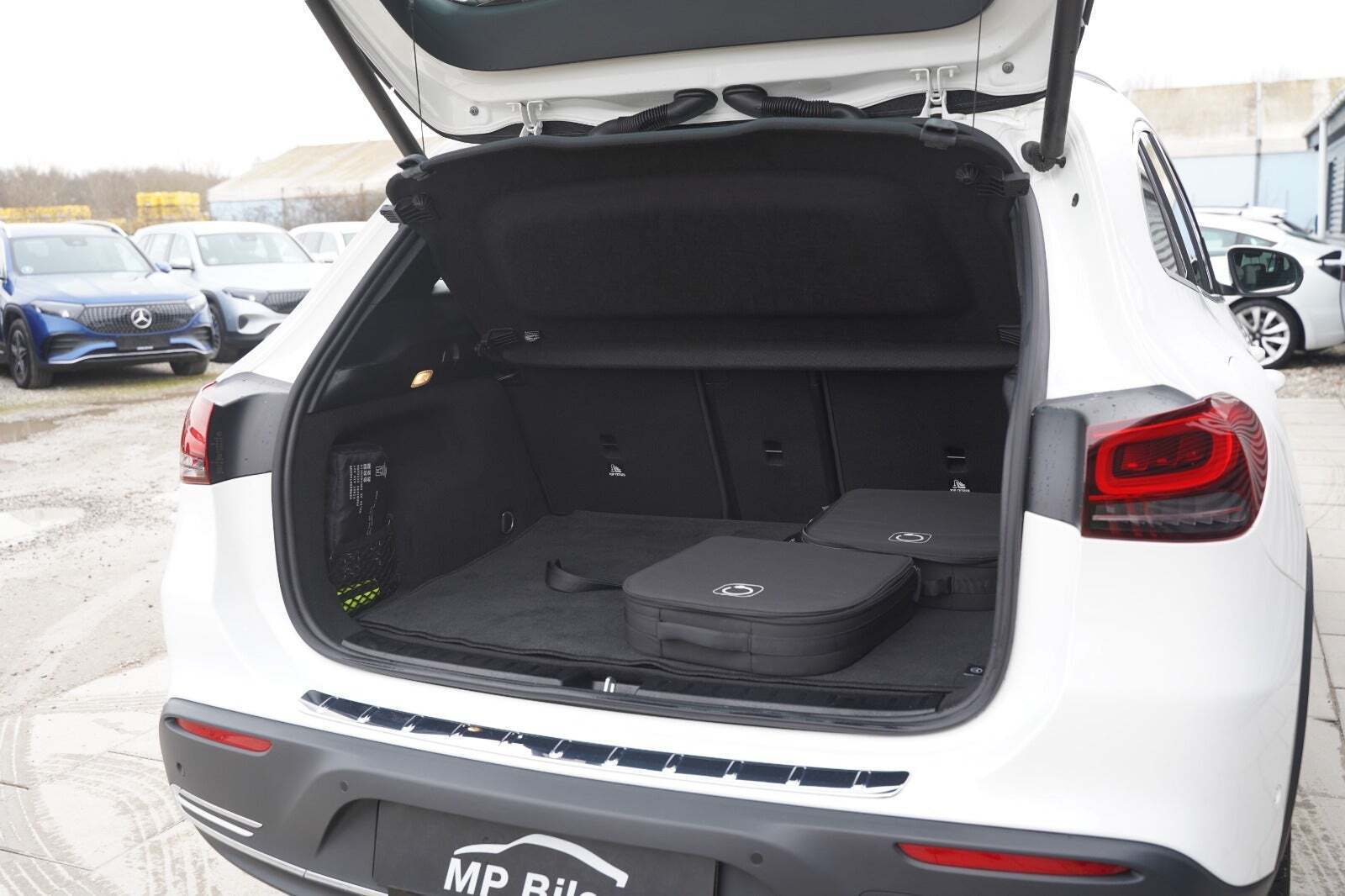 Hvid Mercedes EQA250 fra 2023