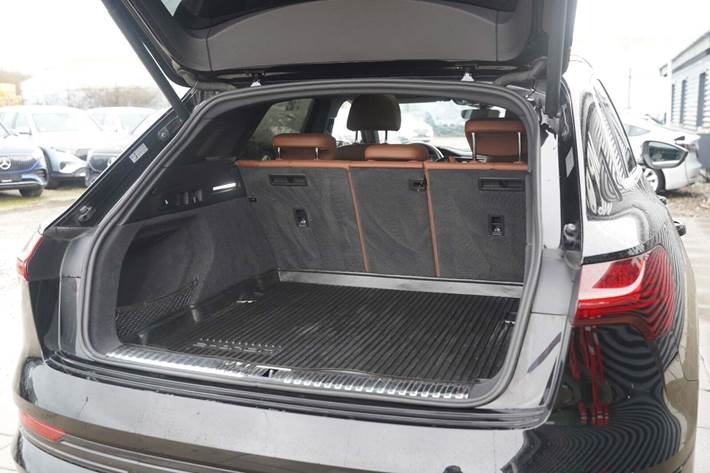 Sort Audi e-tron fra 2020