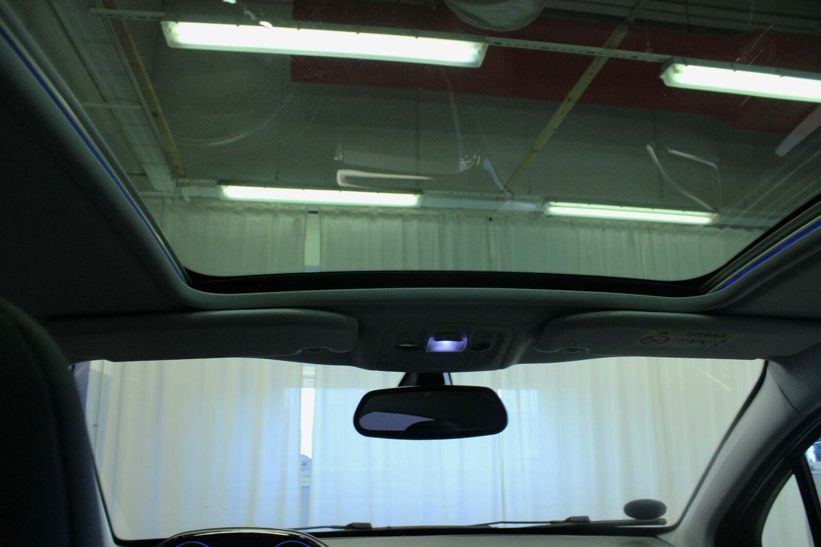 Peugeot 2008 1,2 e-THP 110 Allure Sky