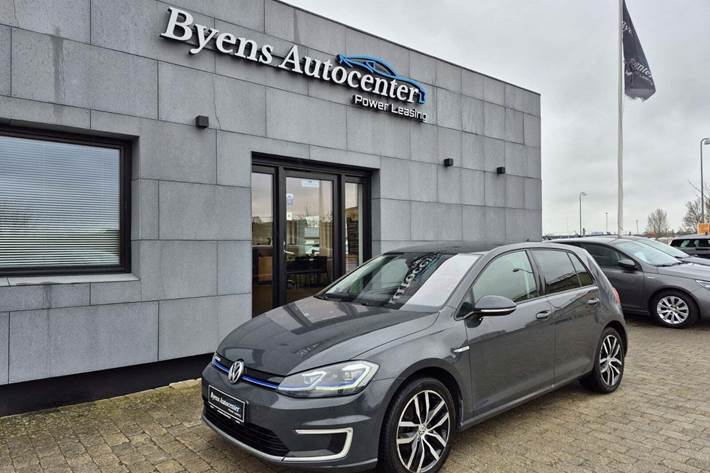Grå VW e-Golf VII fra 2018
