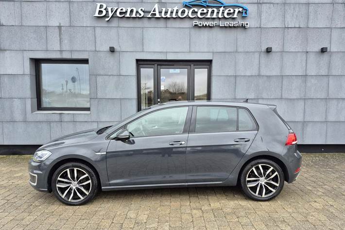 Grå VW e-Golf VII fra 2018