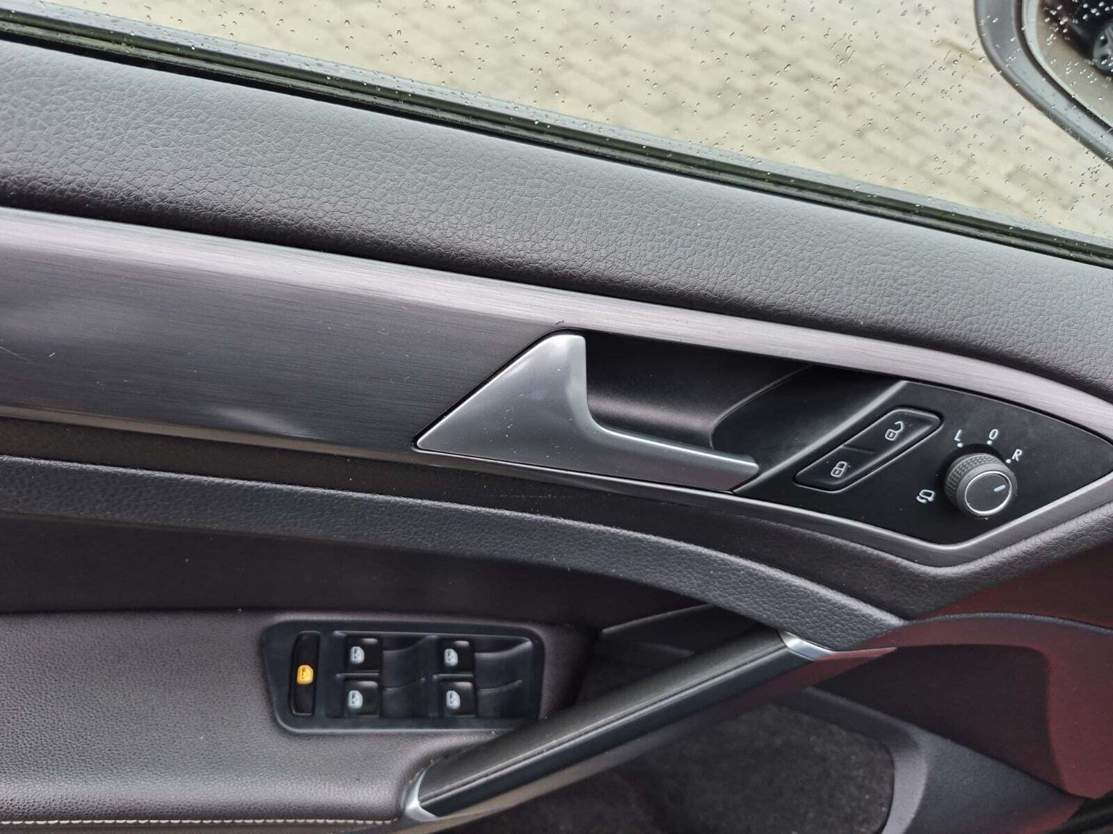 Grå VW e-Golf VII fra 2018