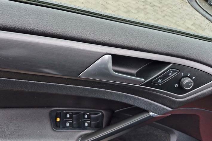 Grå VW e-Golf VII fra 2018