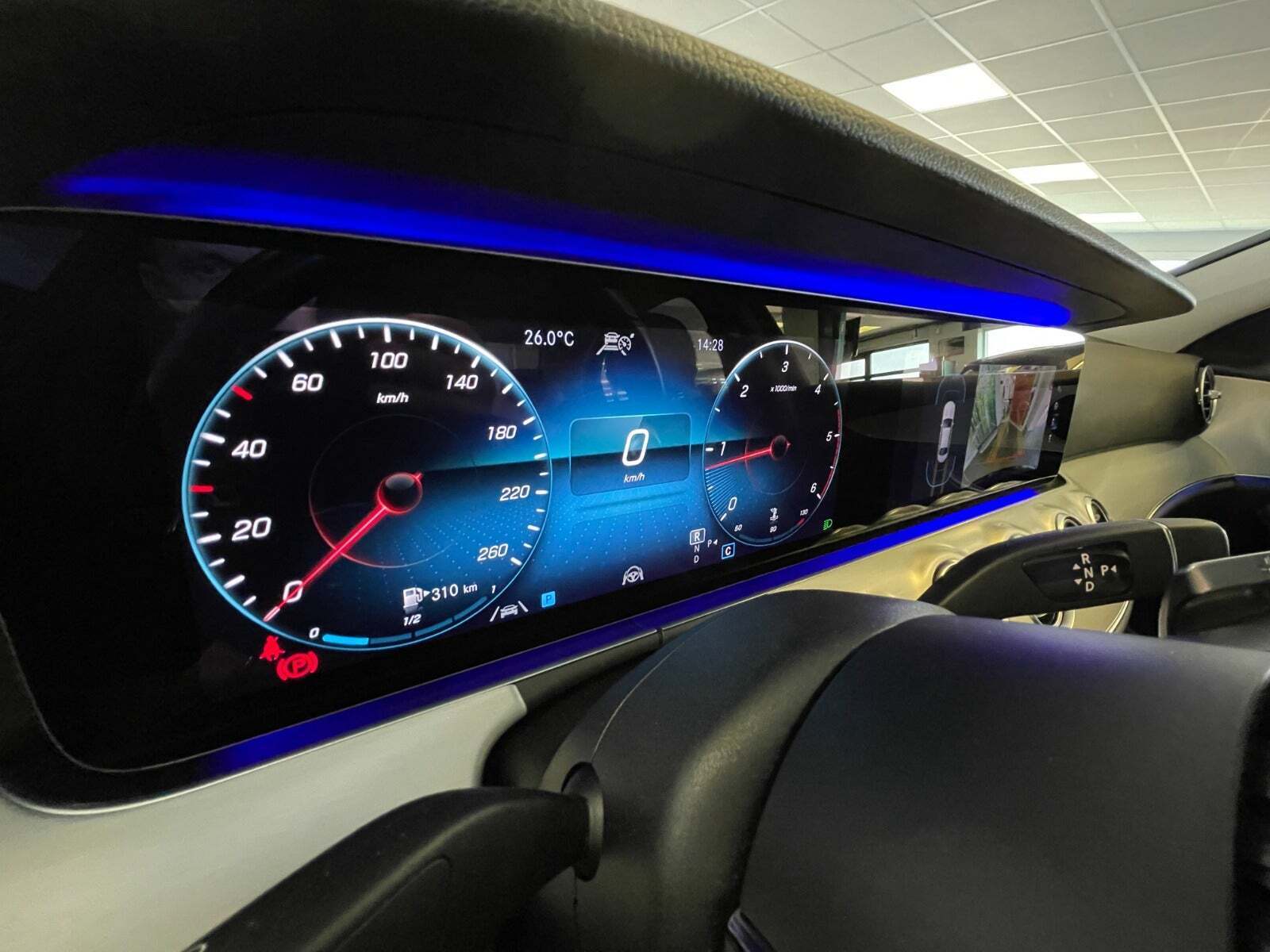 Sort Mercedes E220 d fra 2021