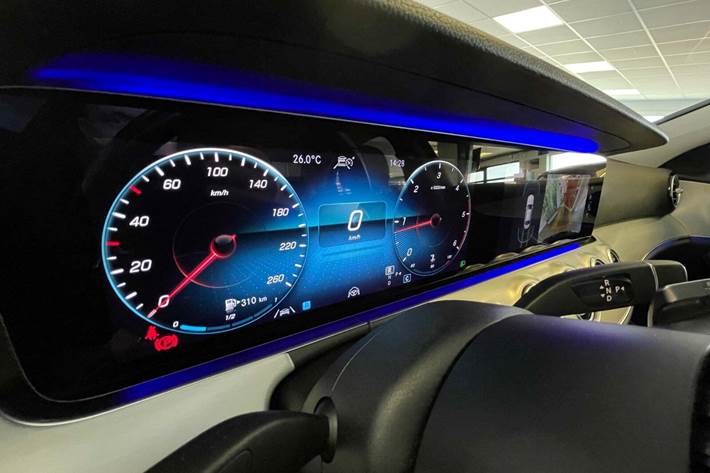 Sort Mercedes E220 d fra 2021