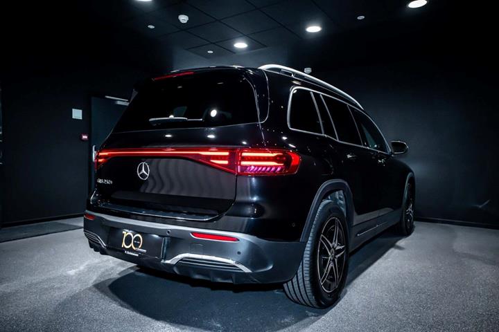 Sort Mercedes EQB250+ fra 2025