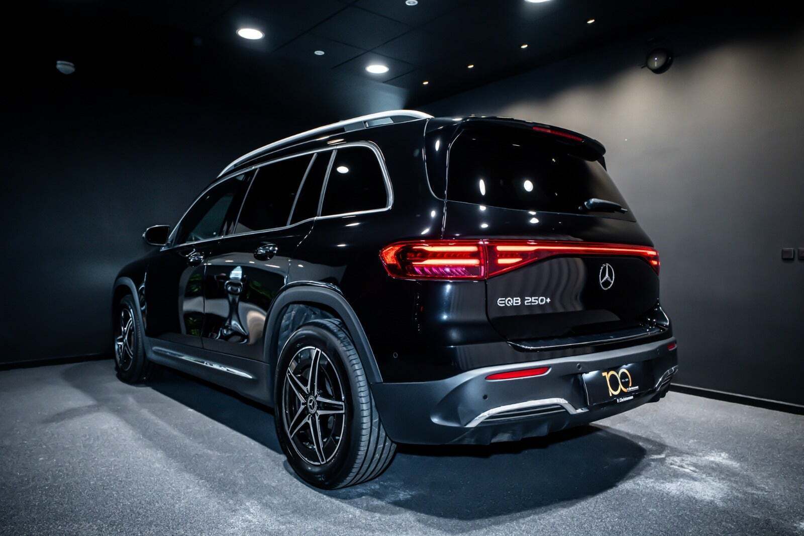 Sort Mercedes EQB250+ fra 2025