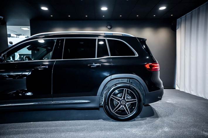 Sort Mercedes EQB250+ fra 2025