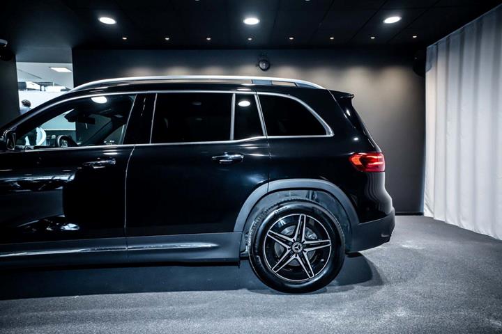 Sort Mercedes EQB250+ fra 2025