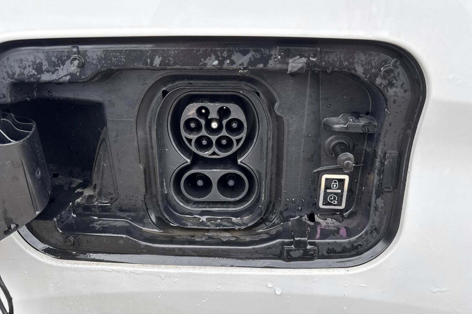 Grå Opel Combo-e fra 2023