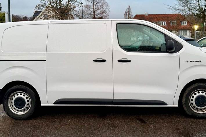 Hvid Toyota ProAce fra 2023