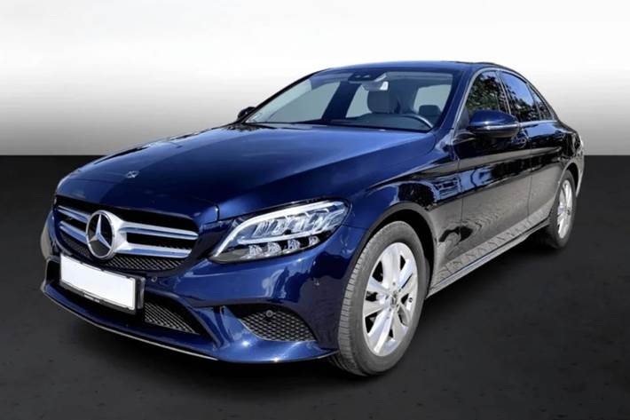Blå Mercedes C200 fra 2019 set udefra