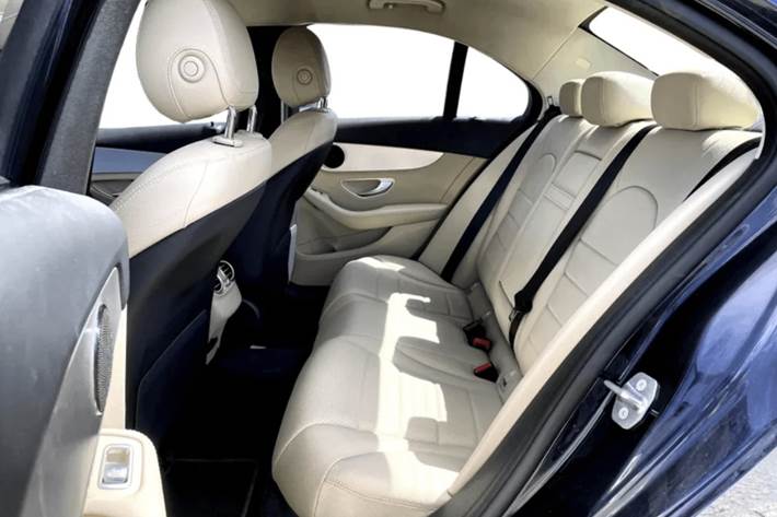 Blå Mercedes C200 fra 2019