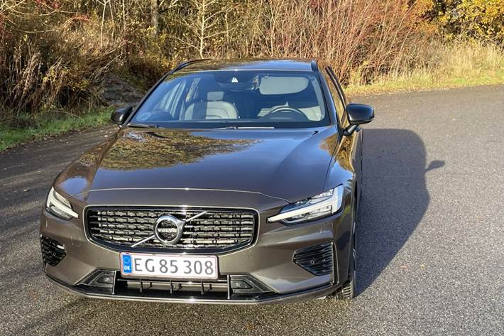 Grå Volvo V60 fra 2022
