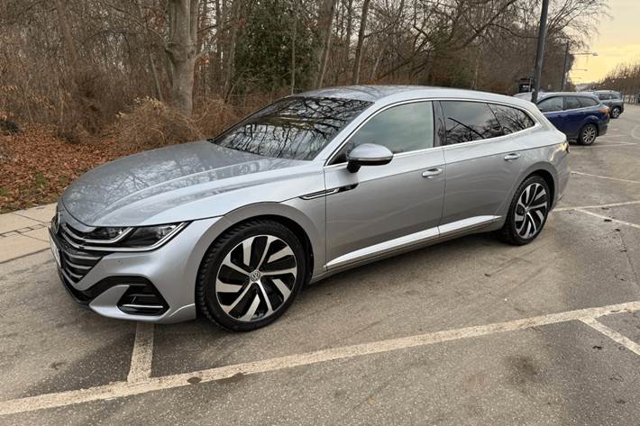 Grå VW Arteon fra 2022