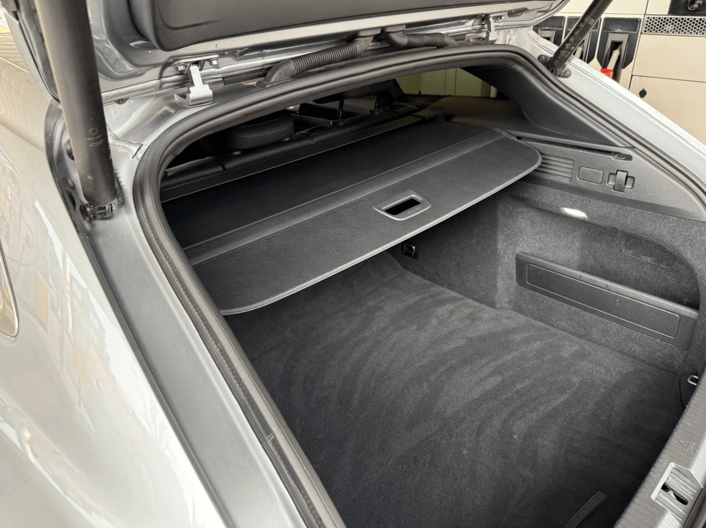 Grå VW Arteon fra 2022