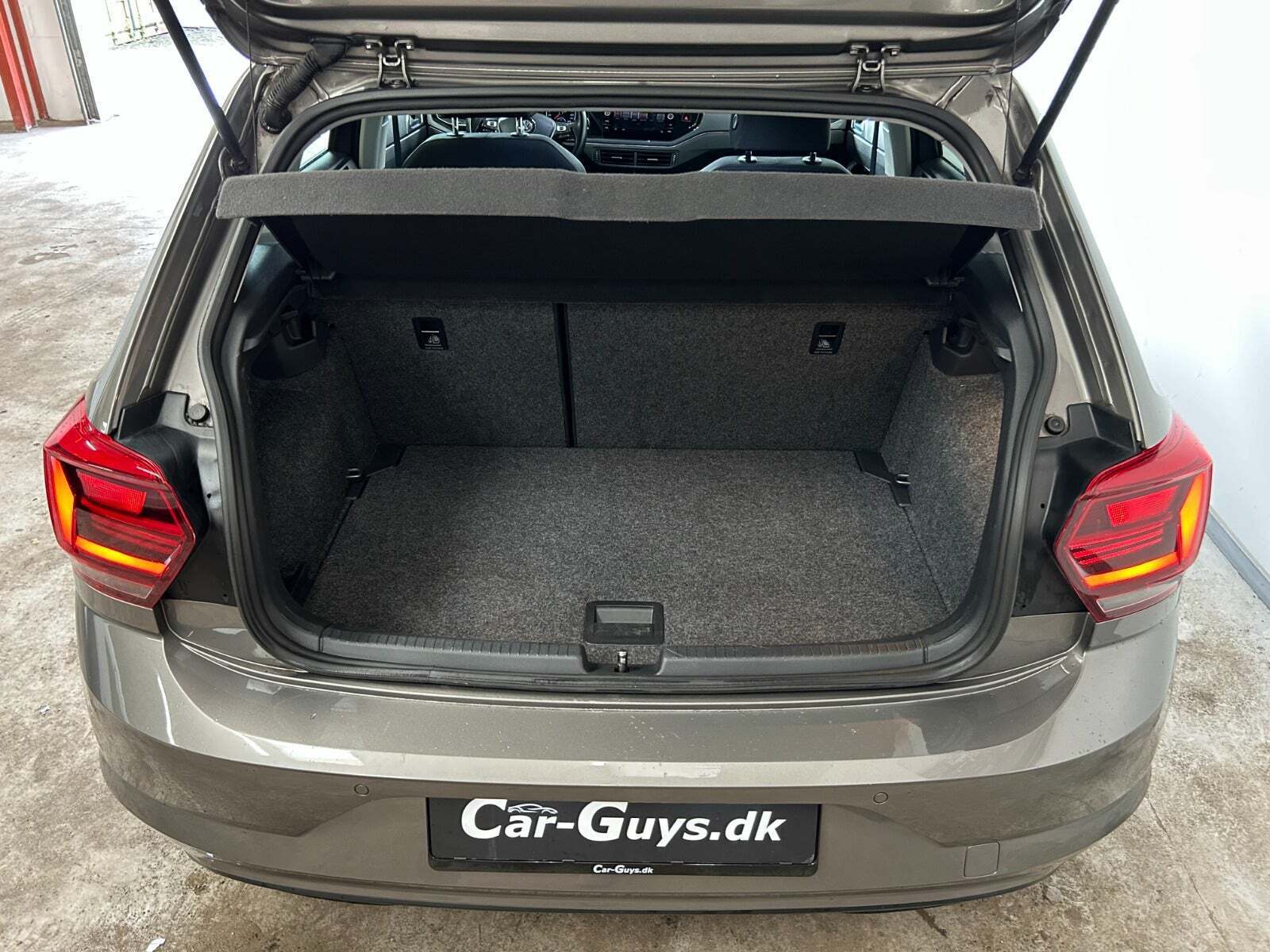 Grå VW Polo fra 2020