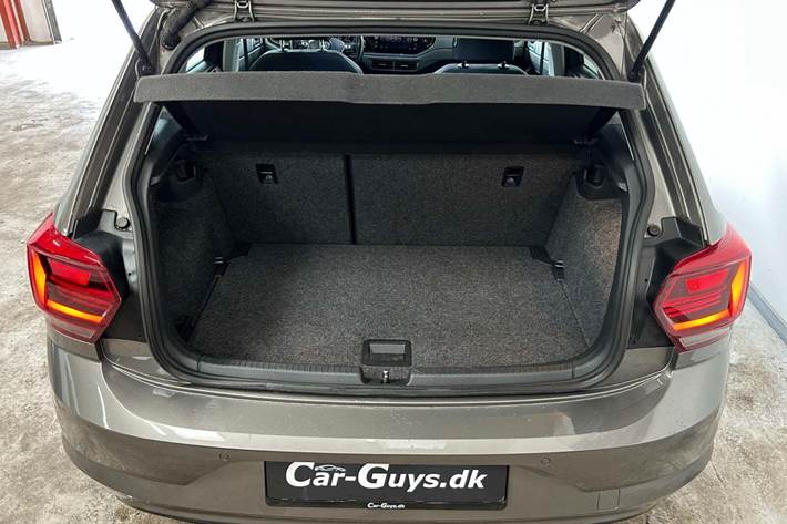 Grå VW Polo fra 2020