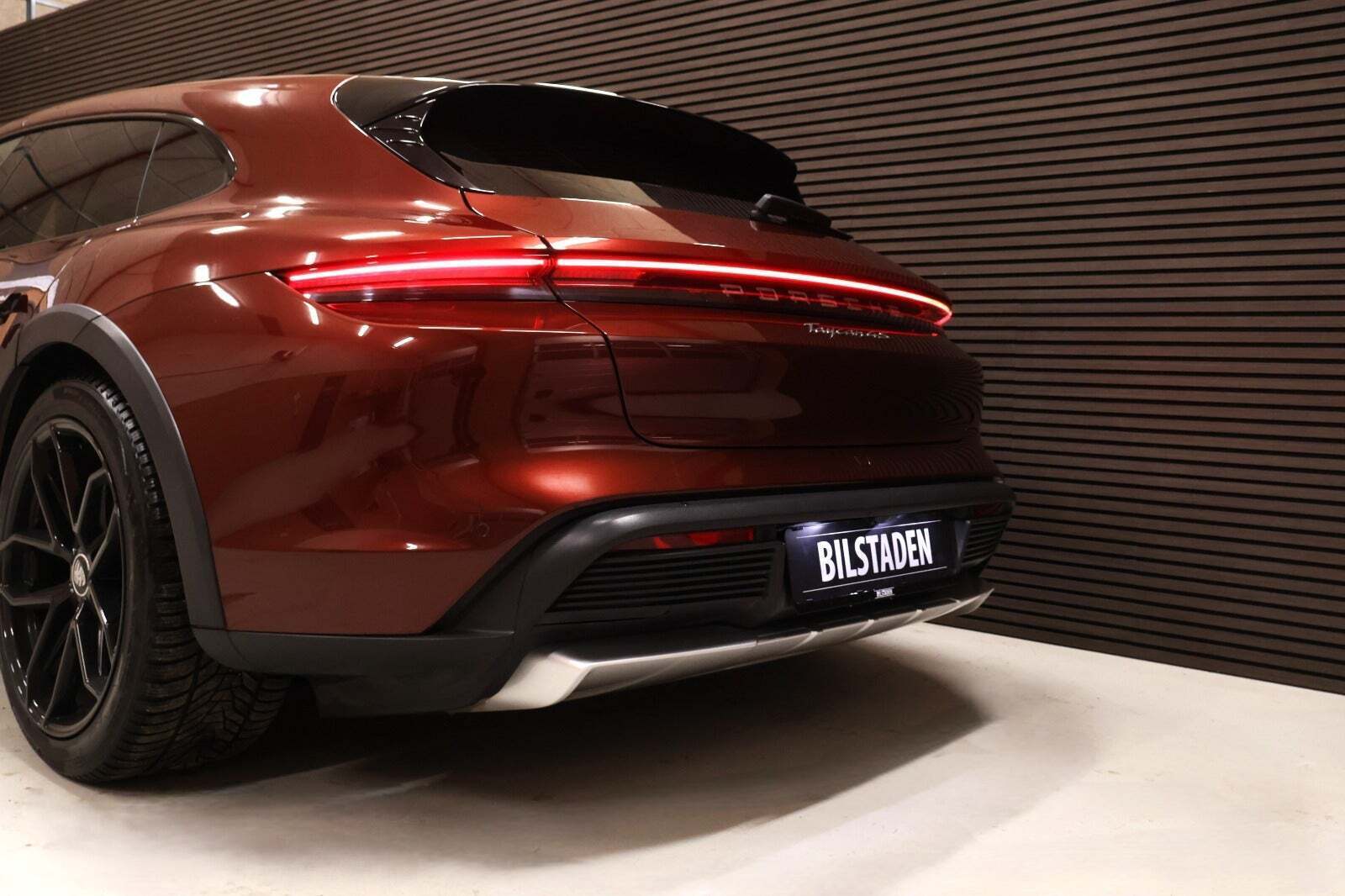 Grå Porsche Taycan 4S fra 2021