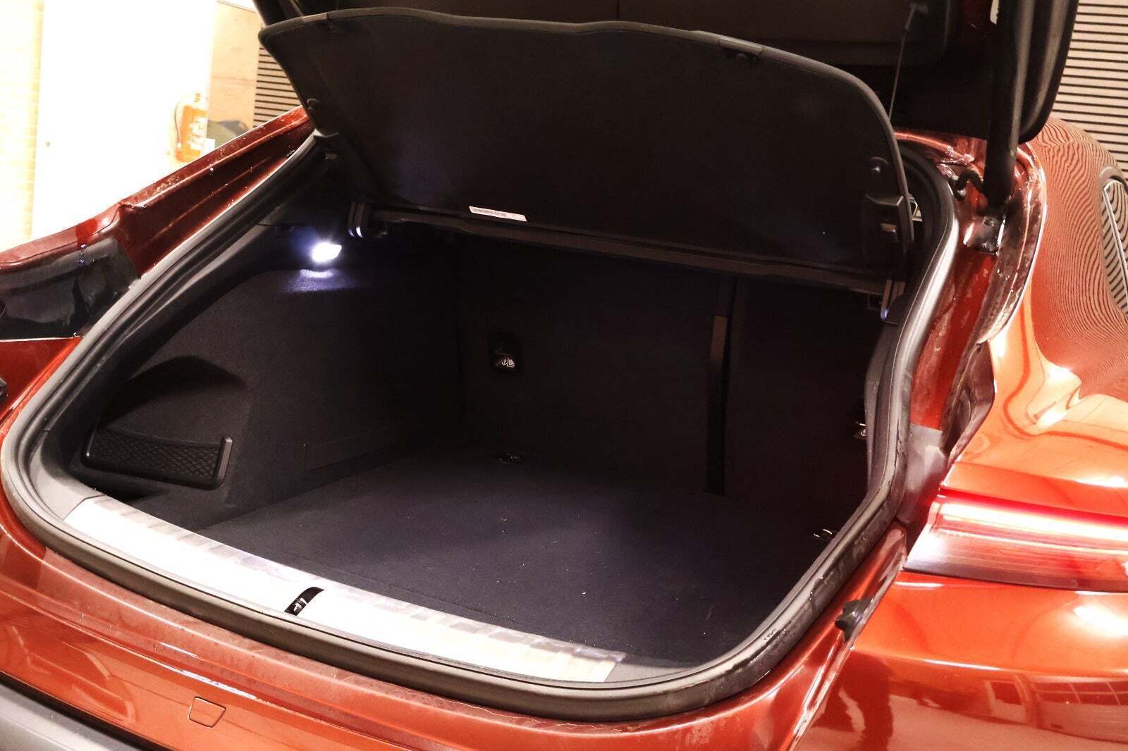 Grå Porsche Taycan 4S fra 2021