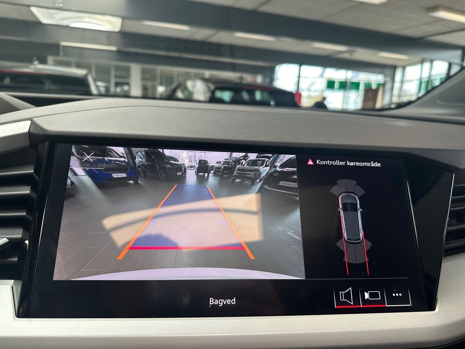 Hvid Audi Q4 e-tron fra 2023