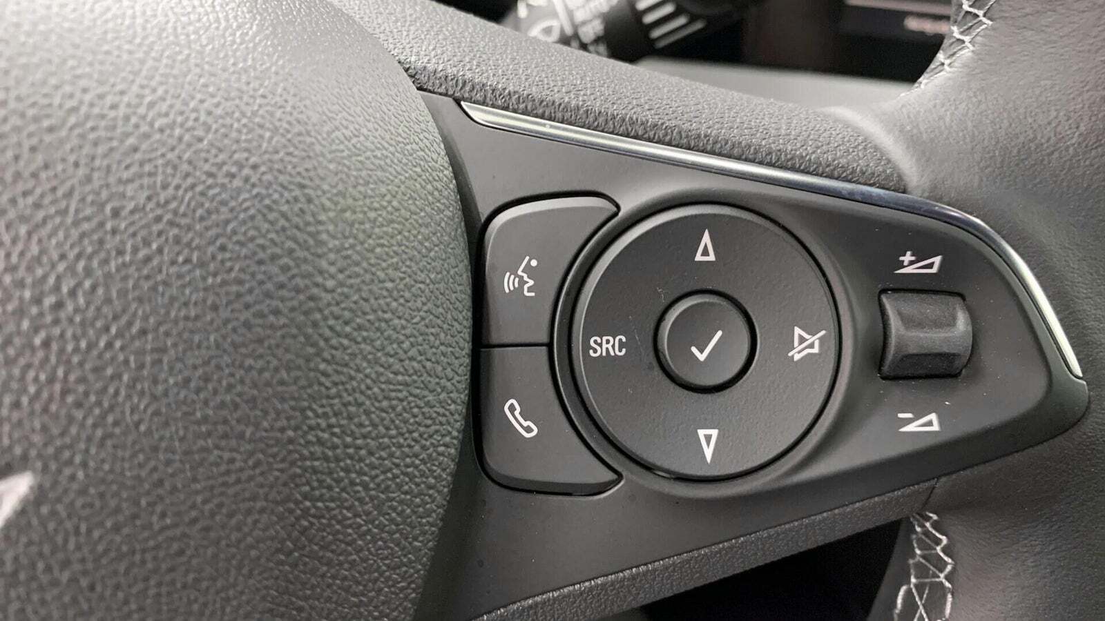 Grøn Opel Mokka-e fra 2023