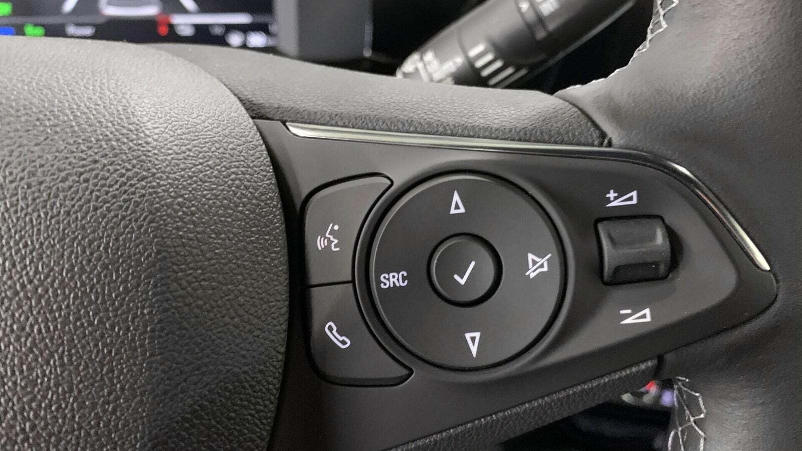 Grøn Opel Mokka-e fra 2023