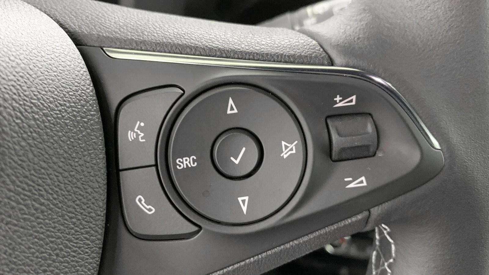 Grøn Opel Mokka-e fra 2023