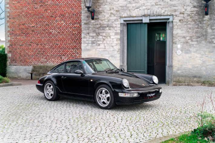 Sort Porsche 911 fra 1992