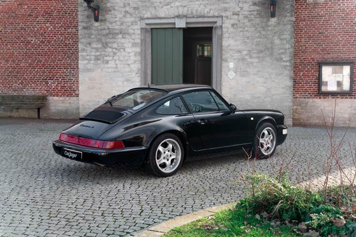 Sort Porsche 911 fra 1992