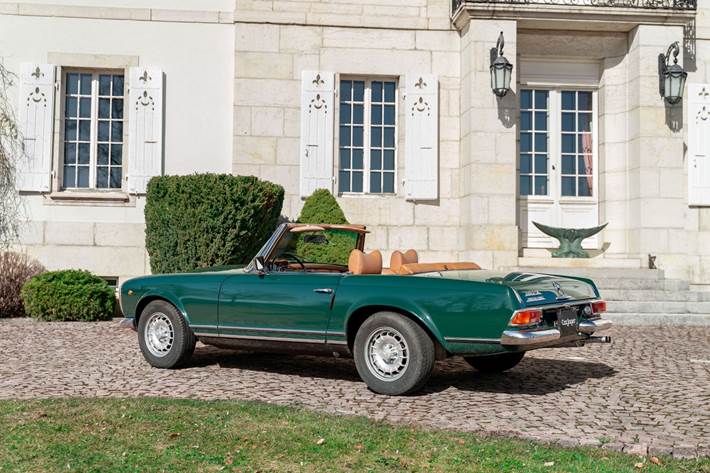 Grøn Mercedes 280 SL fra 1969